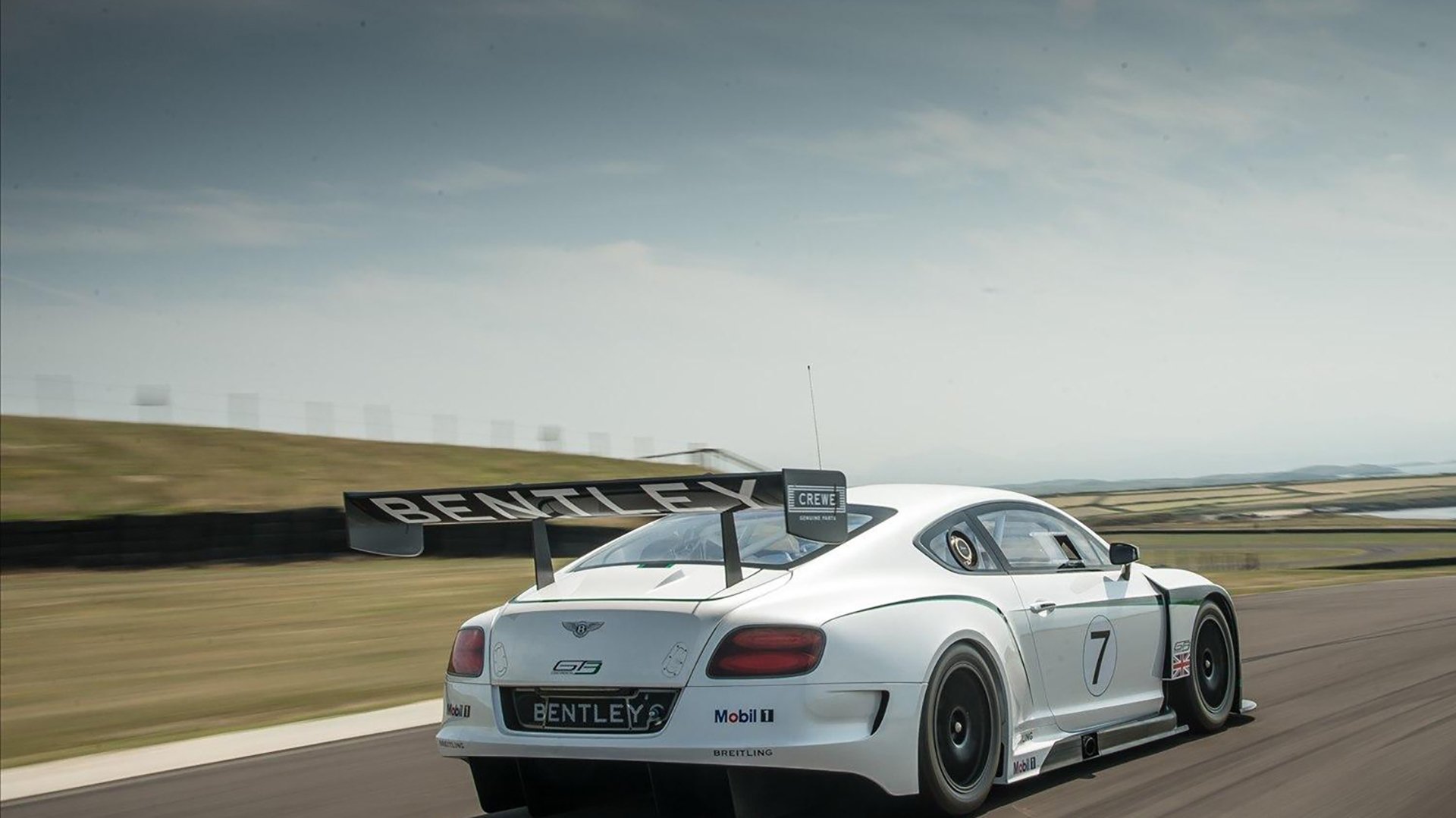 爱游戏下载-职业联赛裁判执法争议多，职业联赛足球裁判工资多少